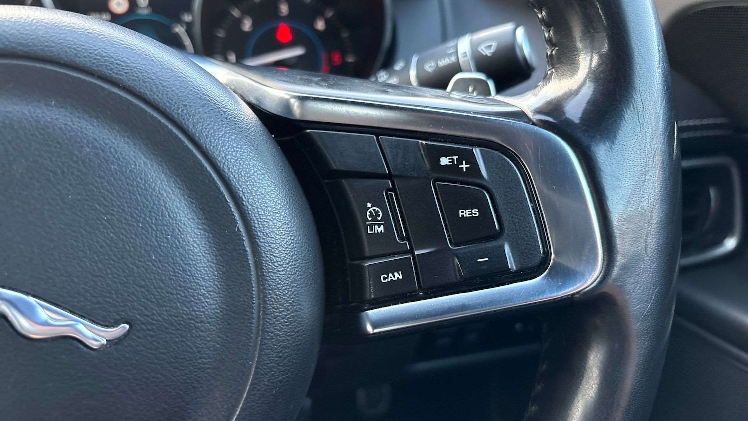 Used Jaguar XE 2018 for sale - 77103106: Photo 33