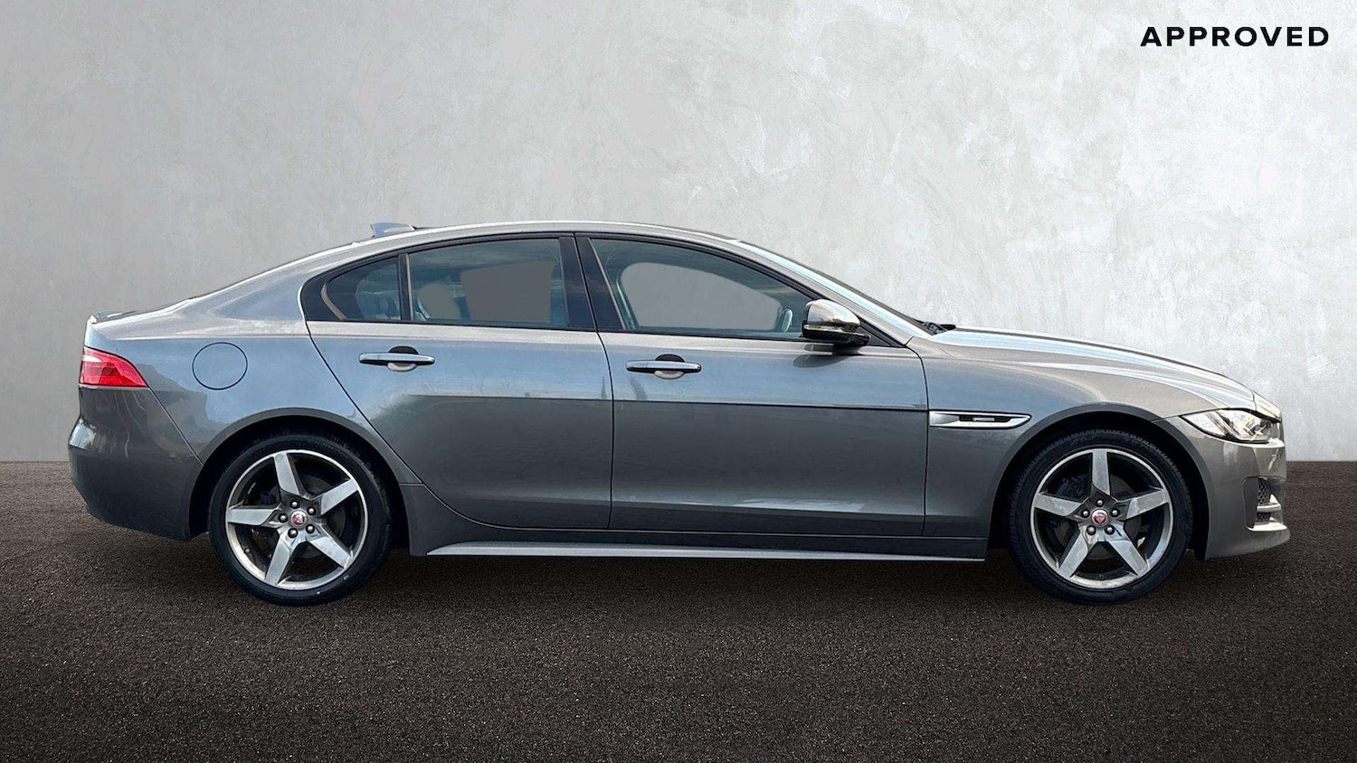 Used Jaguar XE 2018 for sale - 77103106: Photo 5