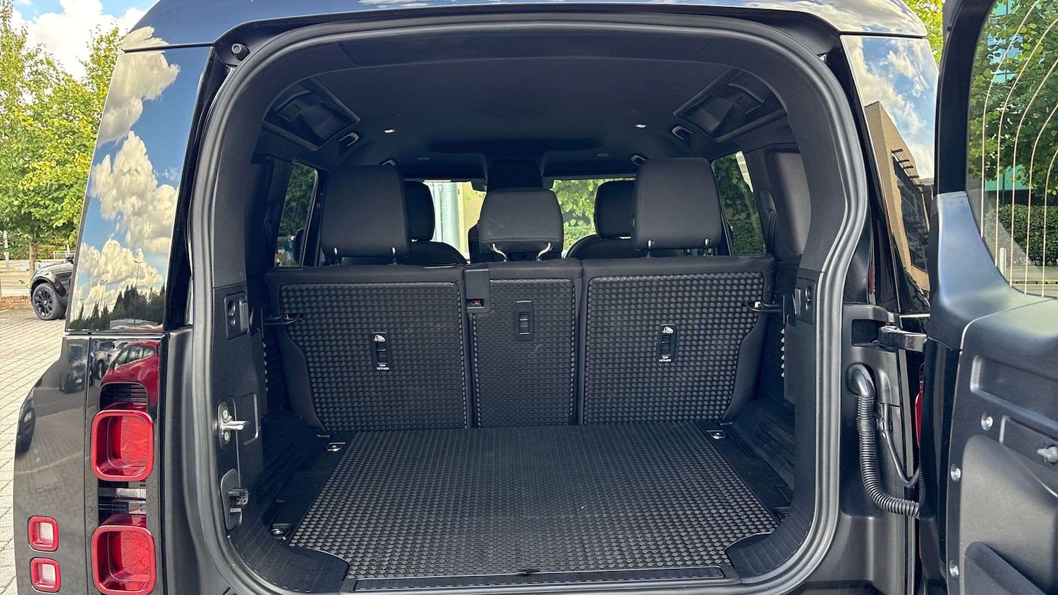 Used Land Rover Defender 2025 for sale - 76475981: Photo 10