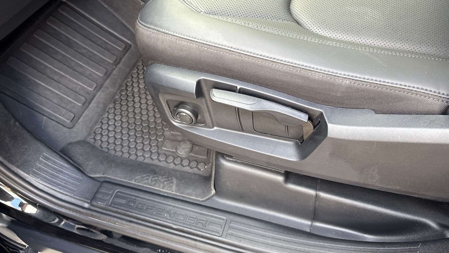 Used Land Rover Defender 2025 for sale - 76475981: Photo 29