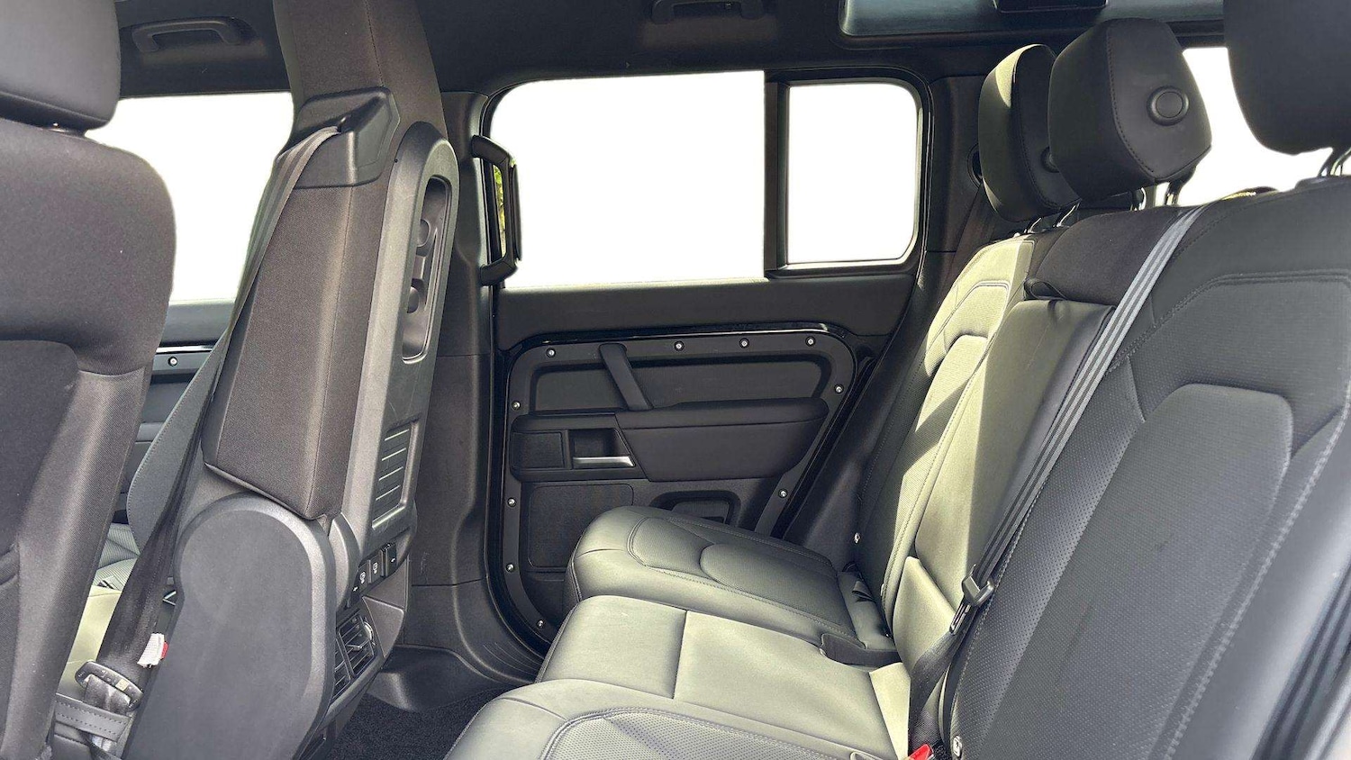 Used Land Rover Defender 2025 for sale - 76475981: Photo 4