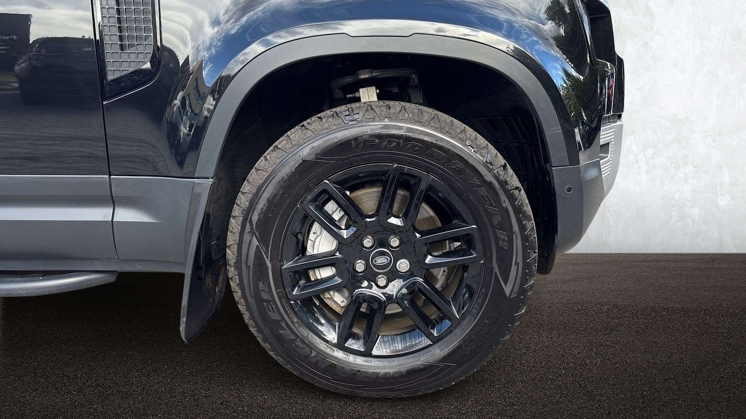 Used Land Rover Defender 2025 for sale - 76475981: Photo 8