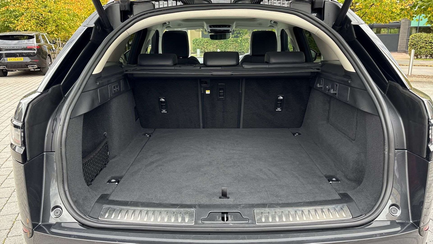 Used Land Rover Range Rover Velar 2024 for sale - 76045266: Photo 10