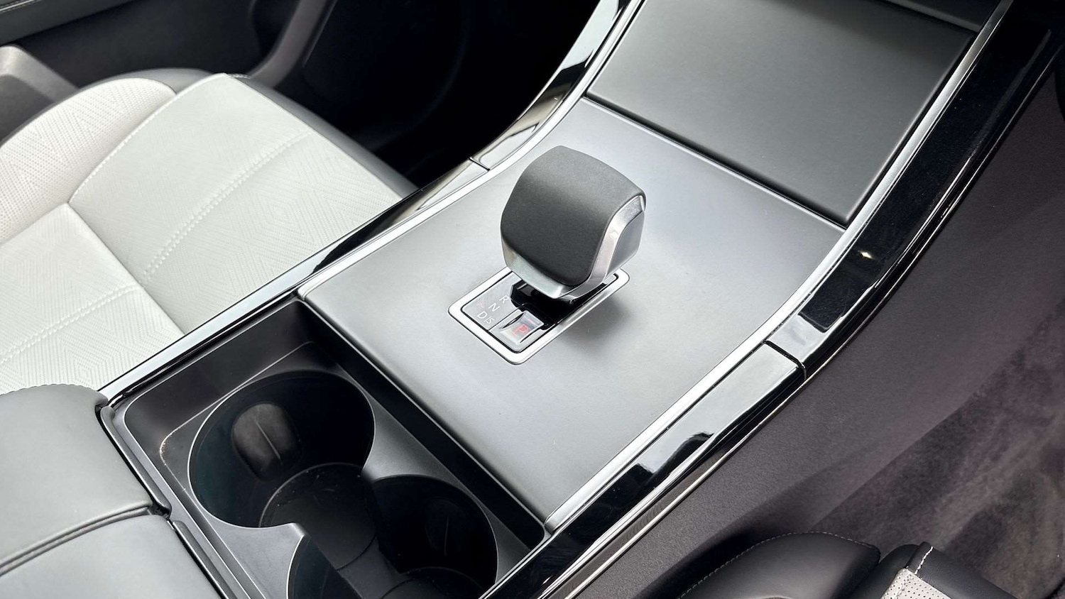 Used Land Rover Range Rover Velar 2024 for sale - 76045266: Photo 13