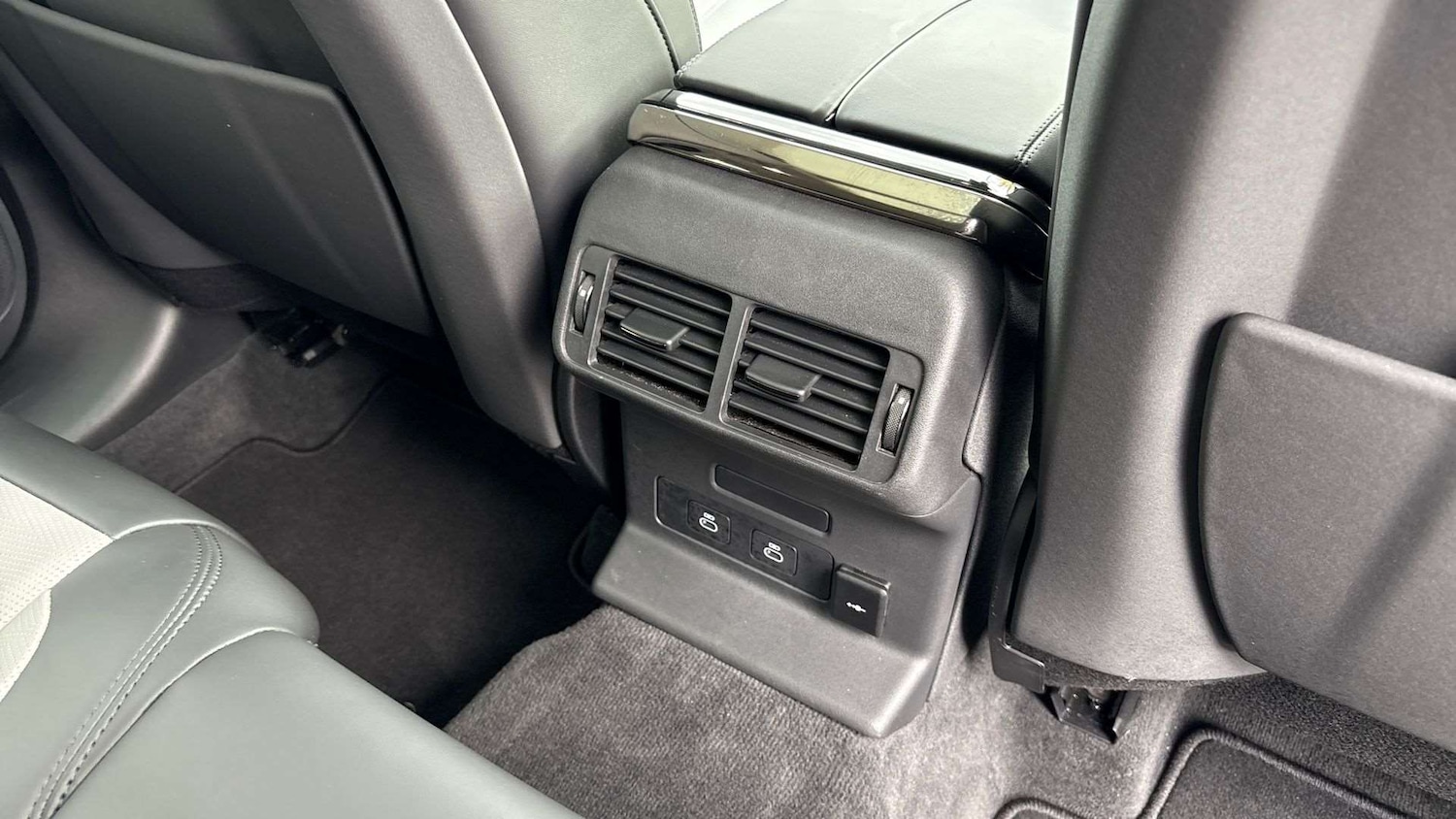 Used Land Rover Range Rover Velar 2024 for sale - 76045266: Photo 18