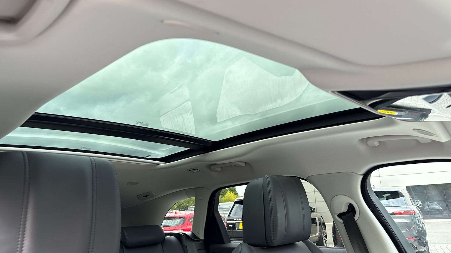 Used Land Rover Range Rover Velar 2024 for sale - 76045266: Photo 21