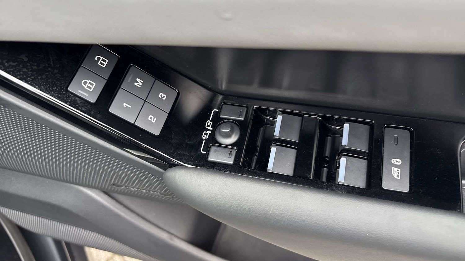 Used Land Rover Range Rover Velar 2024 for sale - 76045266: Photo 25