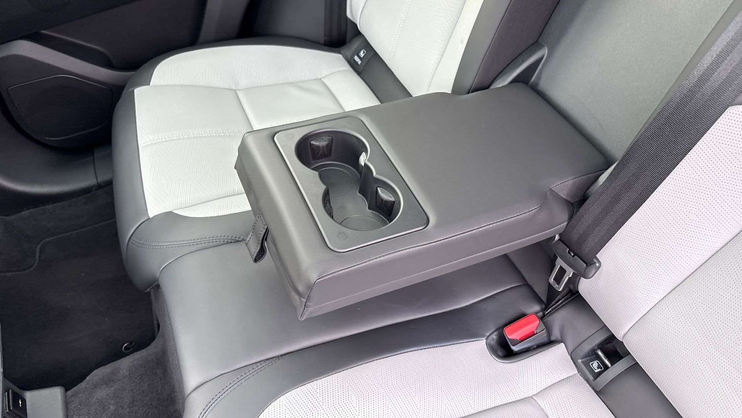 Used Land Rover Range Rover Velar 2024 for sale - 76045266: Photo 31