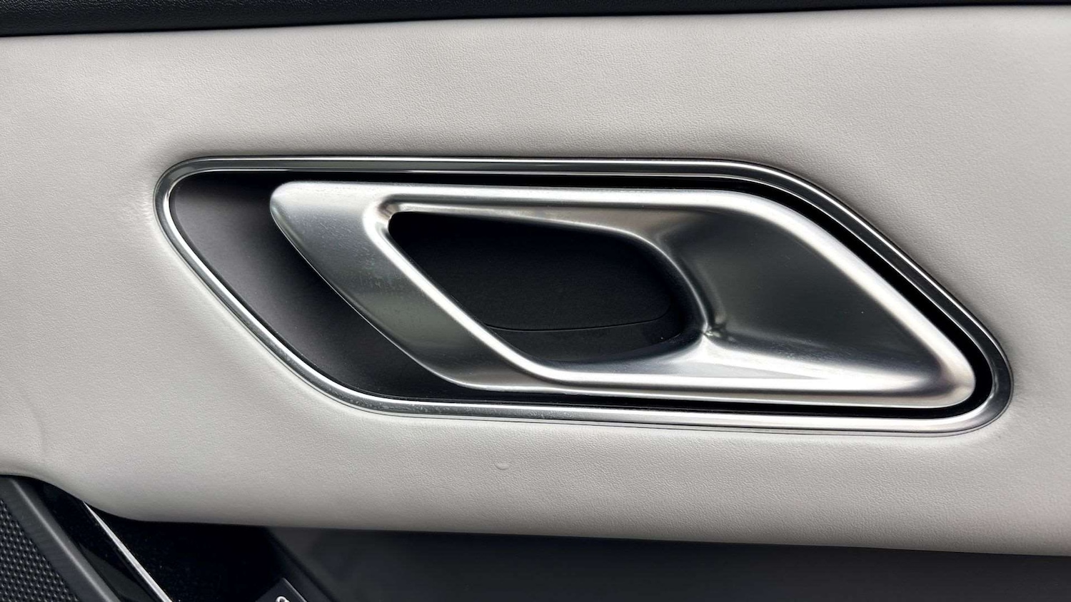 Used Land Rover Range Rover Velar 2024 for sale - 76045266: Photo 33