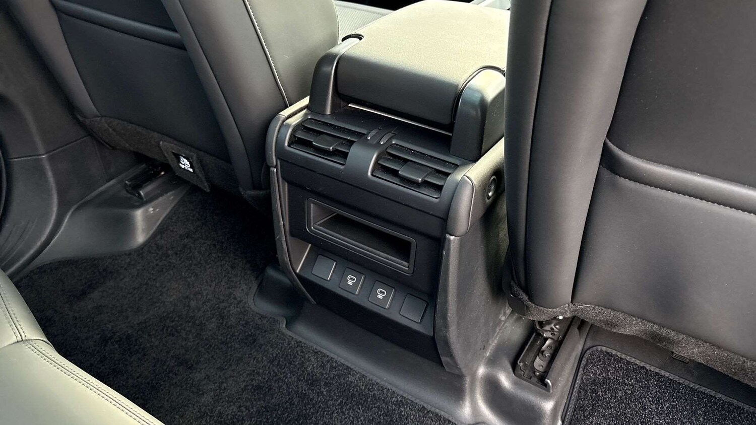 Used Land Rover Defender 2025 for sale - 77051444: Photo 18