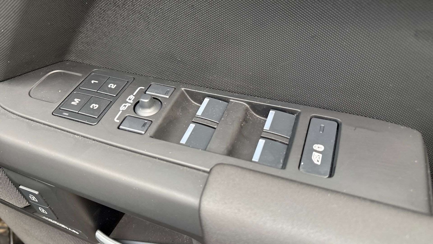 Used Land Rover Defender 2025 for sale - 77051444: Photo 25