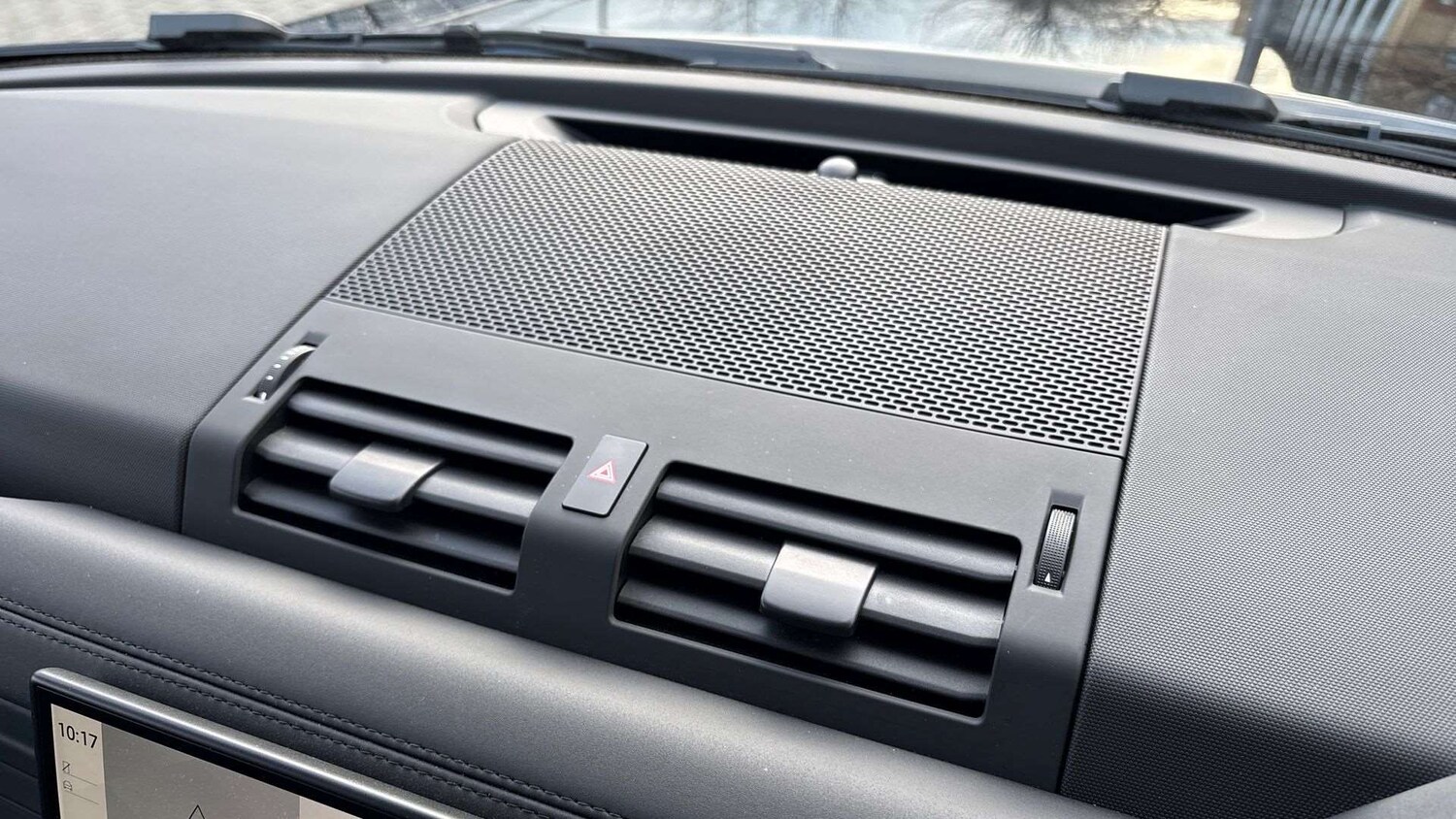 Used Land Rover Defender 2025 for sale - 77051444: Photo 35