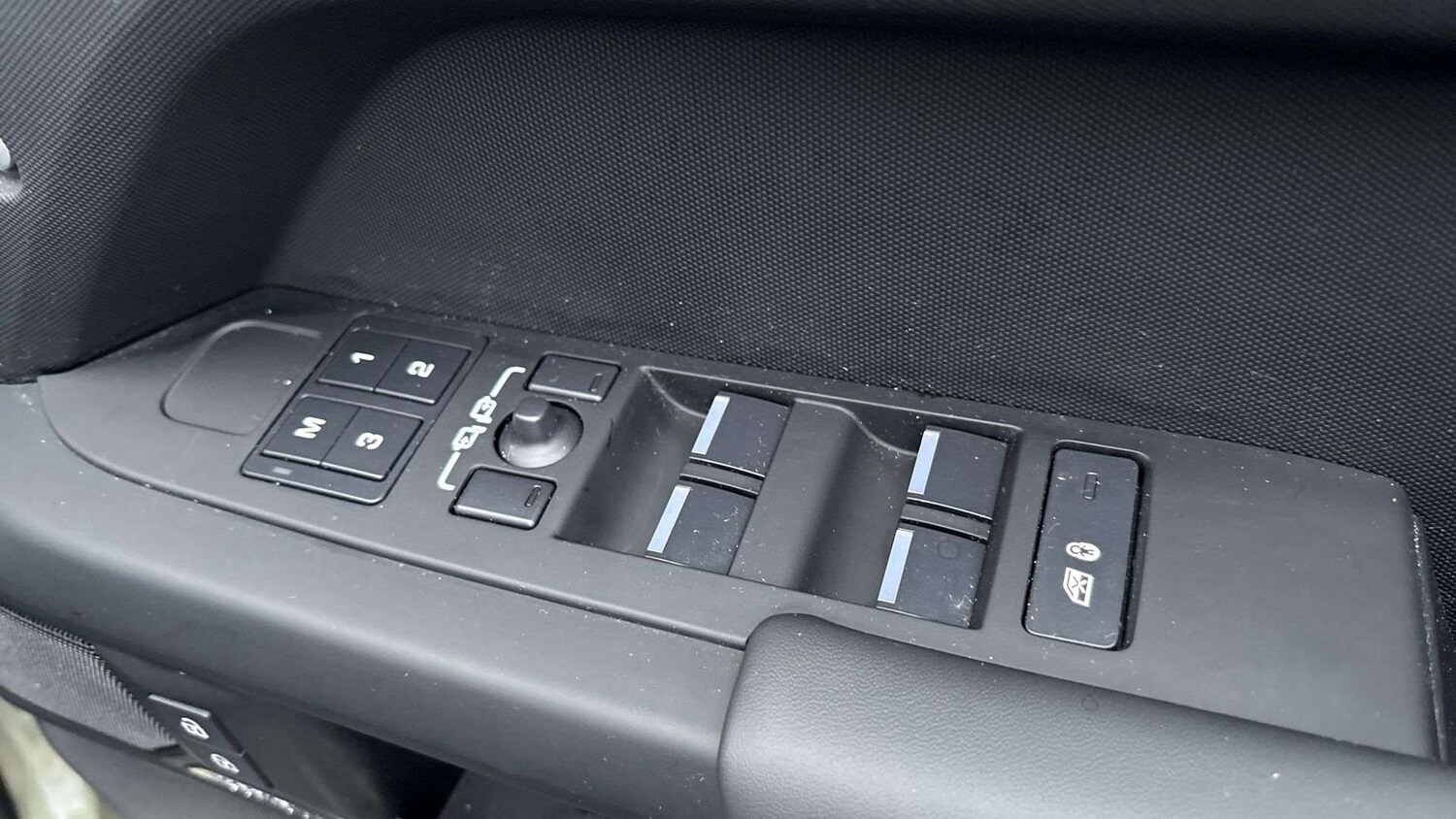 Used Land Rover Defender 2024 for sale - 77472596: Photo 25