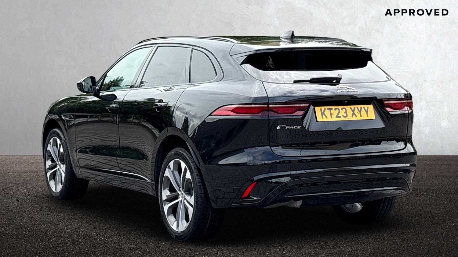 Used Jaguar F-Pace 2023 for sale - 76100639: Photo 2