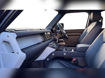 Used Land Rover Defender 2023 for sale - 76745970: Photo