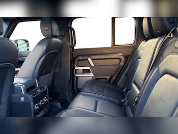 Used Land Rover Defender 2023 for sale - 76745970: Photo