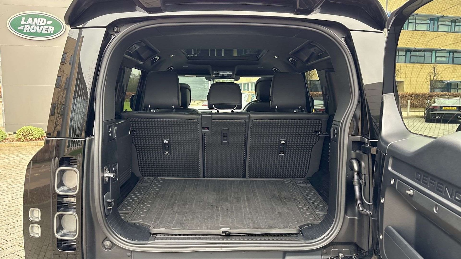 Used Land Rover Defender 2022 for sale - 77674876: Photo 10