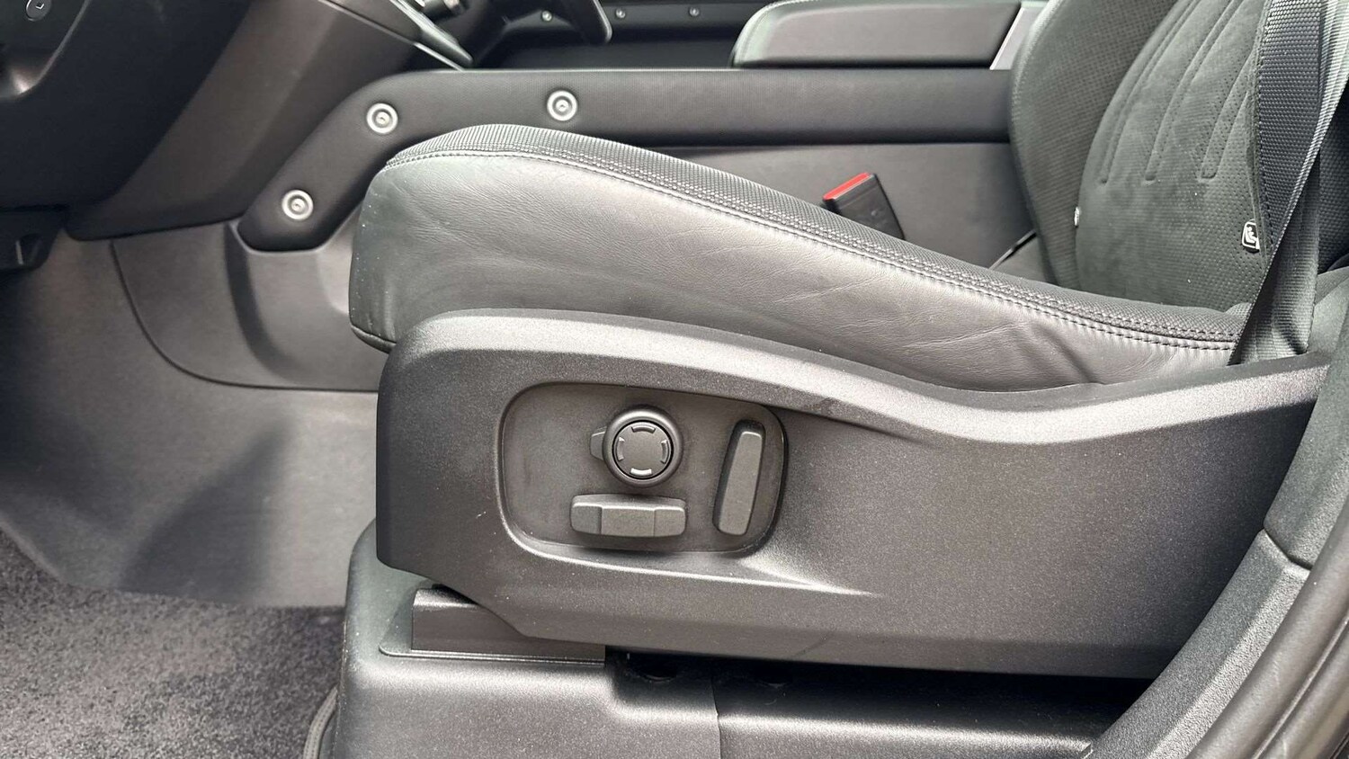 Used Land Rover Defender 2022 for sale - 77674876: Photo 27