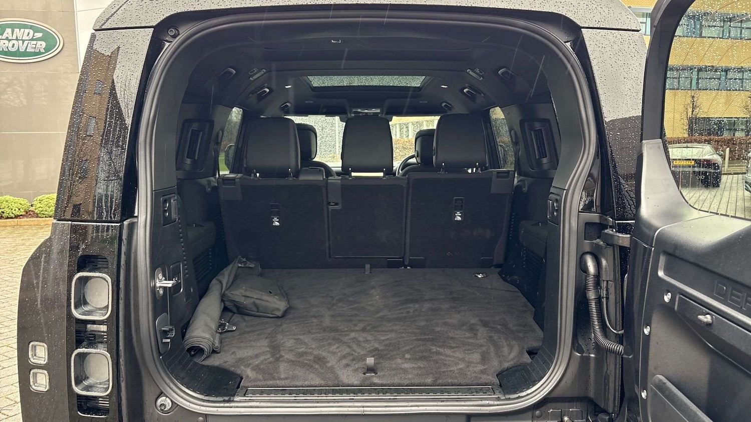 Used Land Rover Defender 2025 for sale - 77500205: Photo 10