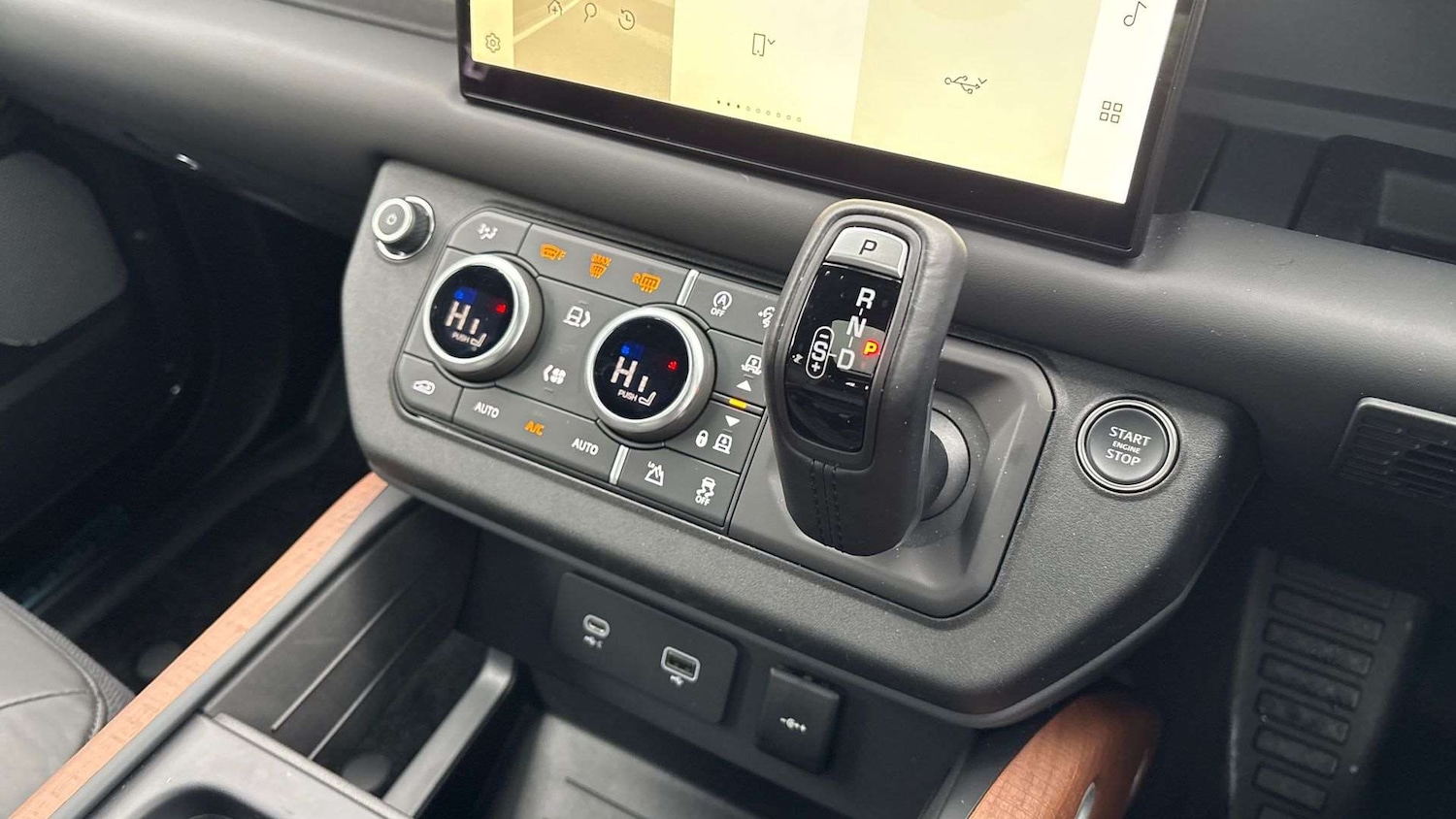 Used Land Rover Defender 2025 for sale - 77500205: Photo 13