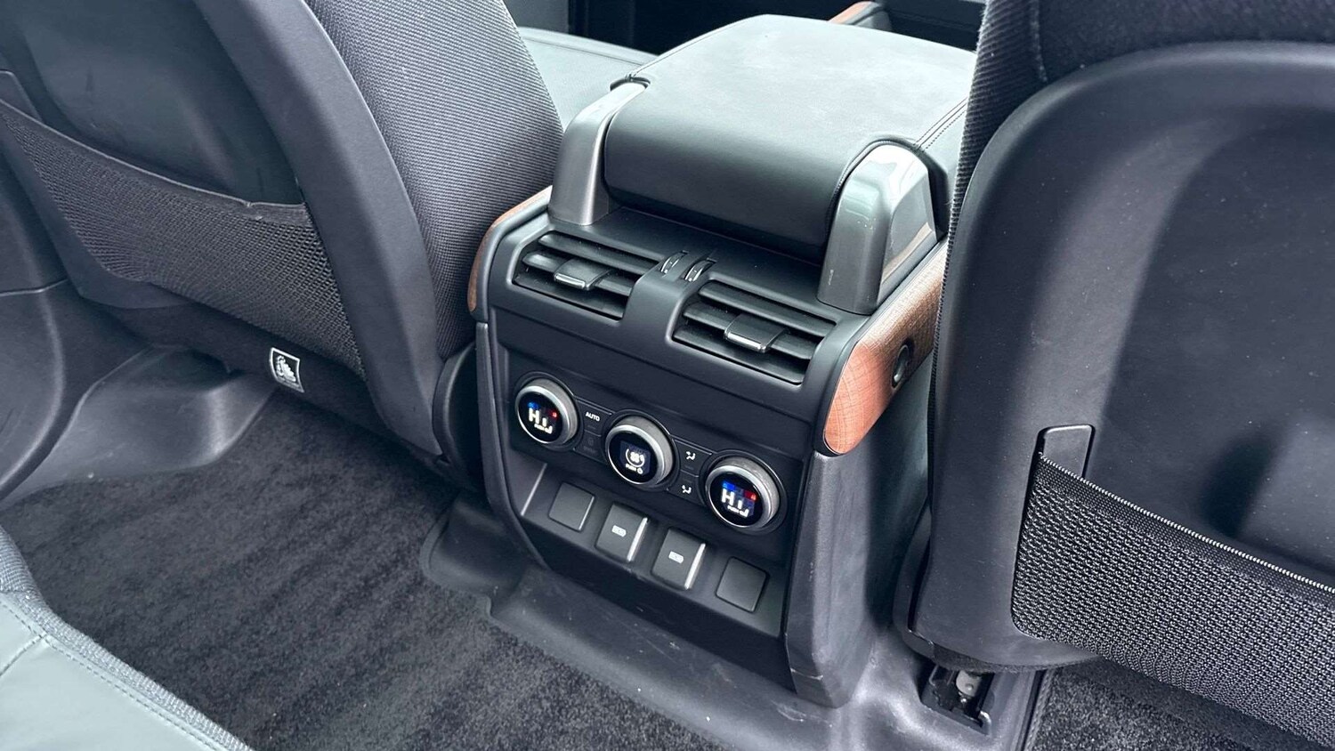 Used Land Rover Defender 2025 for sale - 77500205: Photo 18