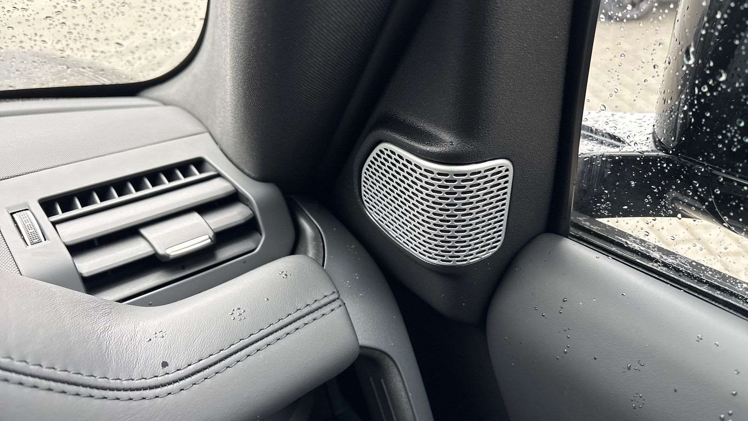 Used Land Rover Defender 2025 for sale - 77500205: Photo 24