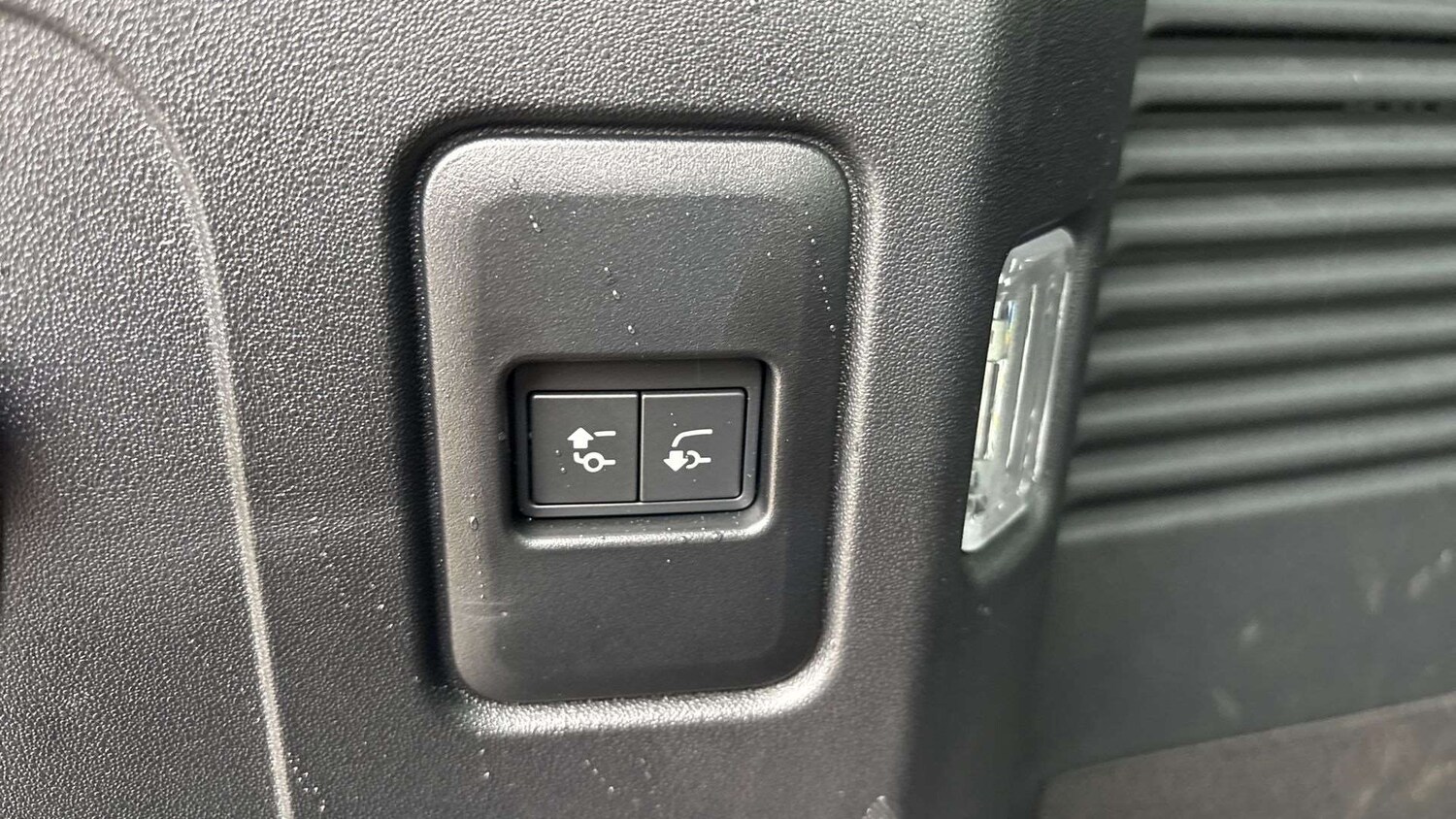 Used Land Rover Defender 2025 for sale - 77500205: Photo 30