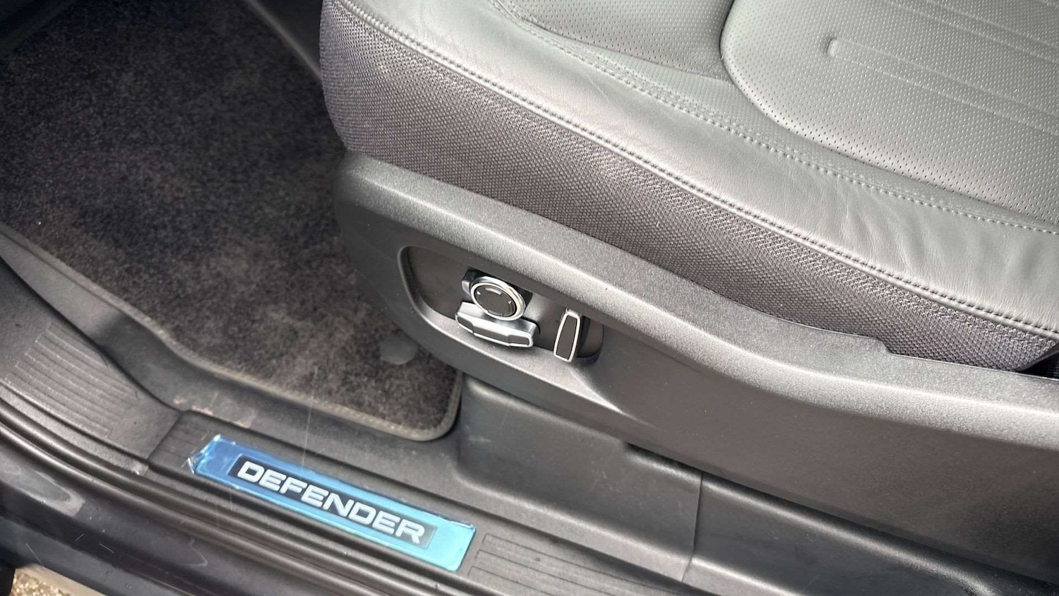 Used Land Rover Defender 2025 for sale - 77500205: Photo 33