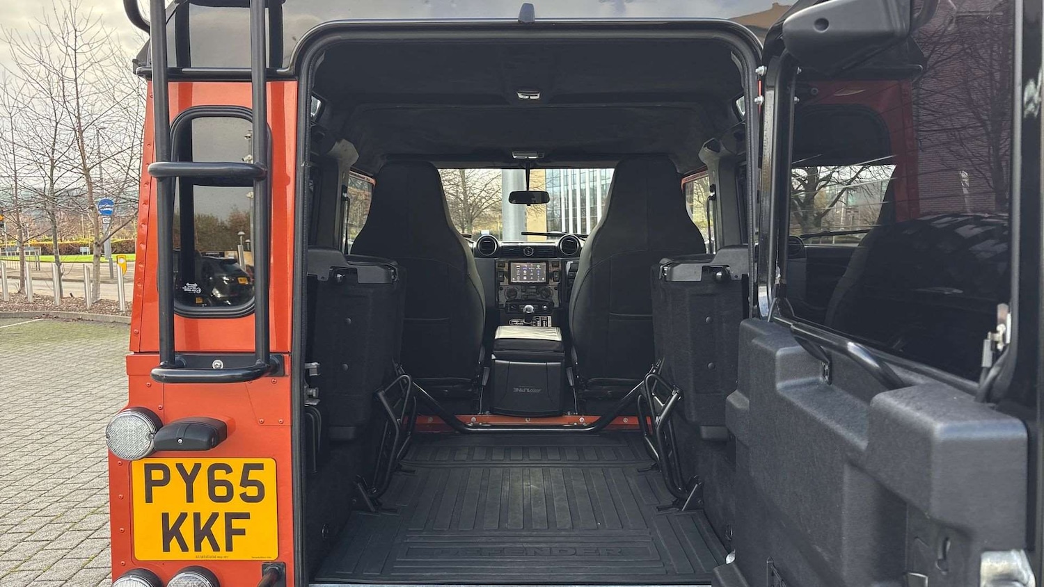 Used Land Rover Defender 90 2016 for sale - 76488028: Photo 10