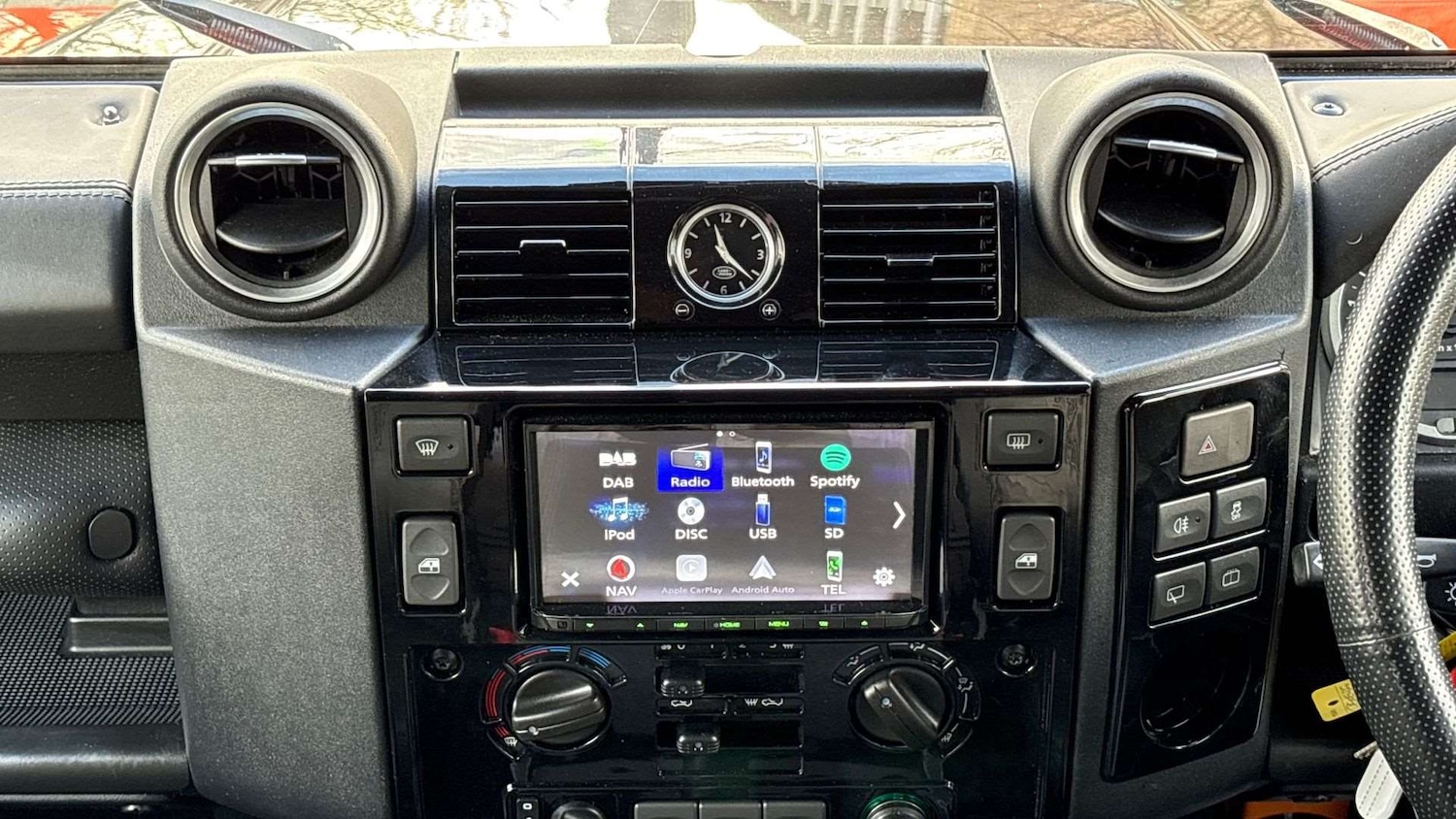 Used Land Rover Defender 90 2016 for sale - 76488028: Photo 14