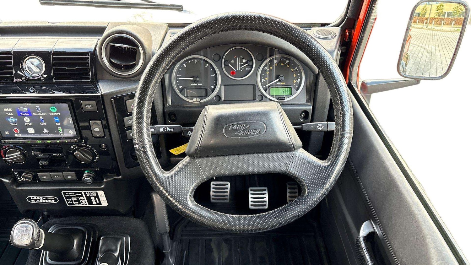 Used Land Rover Defender 90 2016 for sale - 76488028: Photo 15