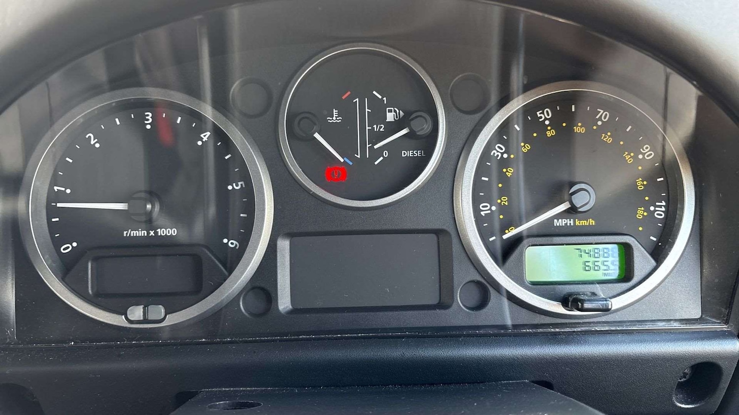 Used Land Rover Defender 90 2016 for sale - 76488028: Photo 16