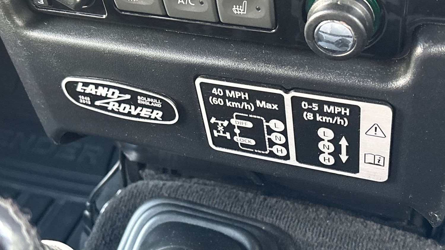 Used Land Rover Defender 90 2016 for sale - 76488028: Photo 27
