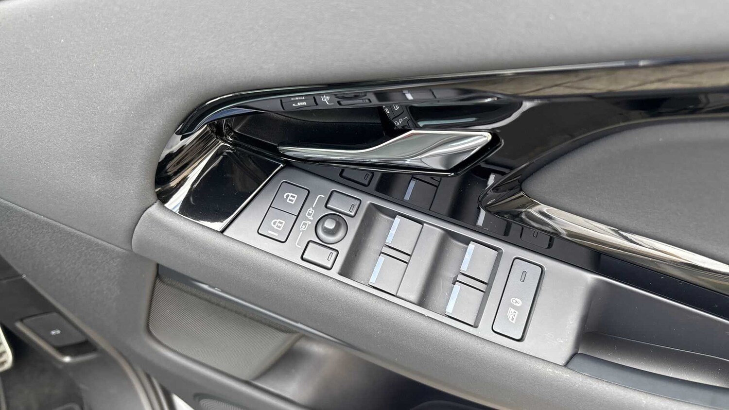 Used Land Rover Range Rover Evoque 2025 for sale - 76218252: Photo 23