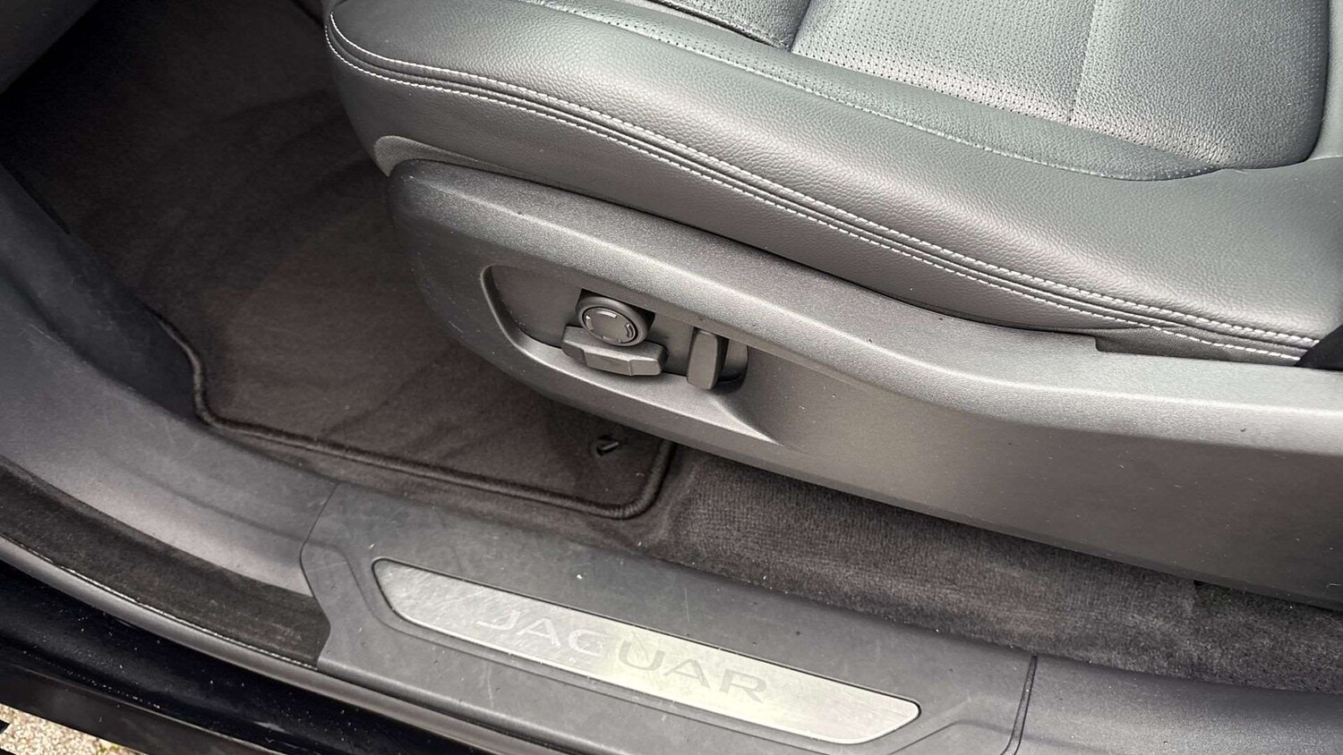 Used Jaguar F-Pace 2023 for sale - 76421082: Photo 33