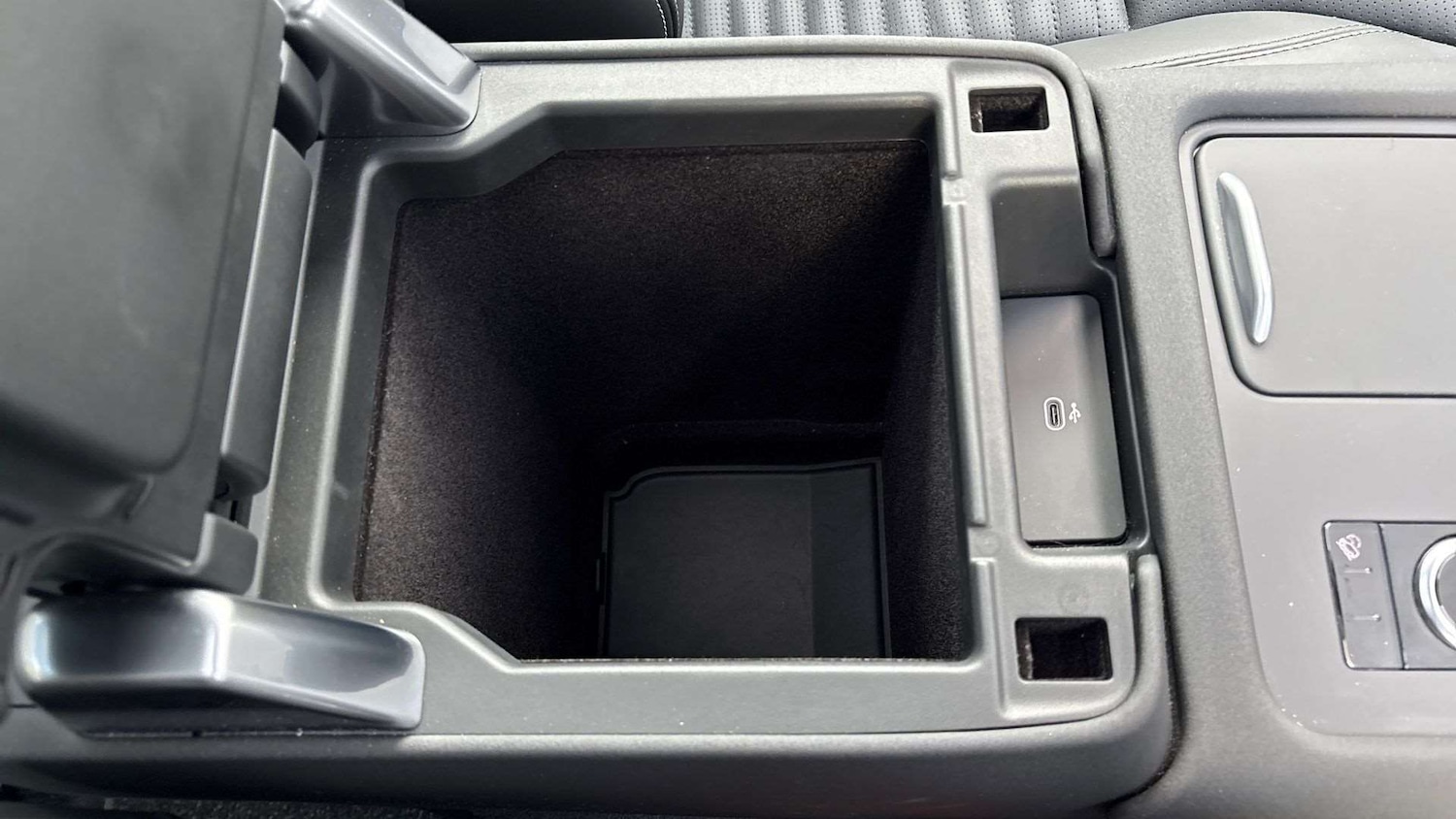 Used Land Rover Discovery 2025 for sale - 76587722: Photo 26