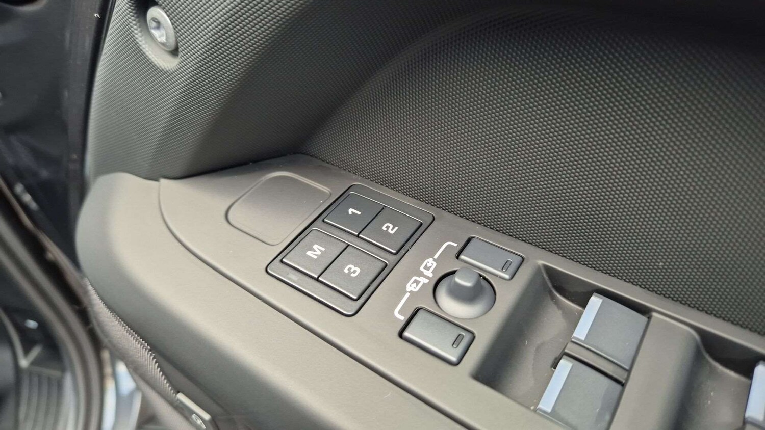 Used Land Rover Defender 2025 for sale - 77811042: Photo 25