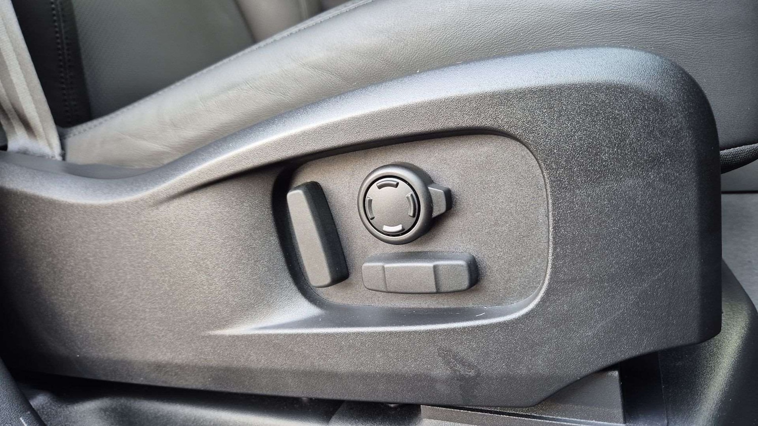 Used Land Rover Defender 2025 for sale - 77811042: Photo 32