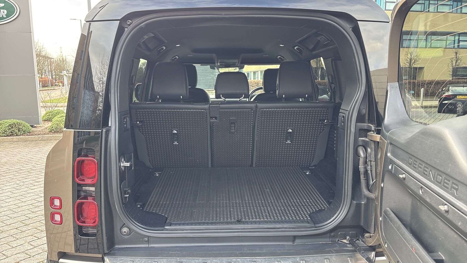 Used Land Rover Defender 2021 for sale - 77661118: Photo 10