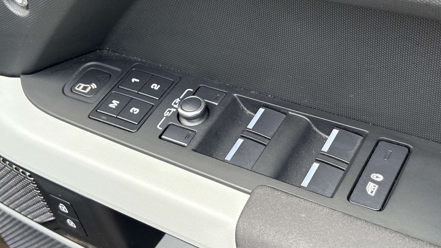 Used Land Rover Defender 2021 for sale - 77661118: Photo 25