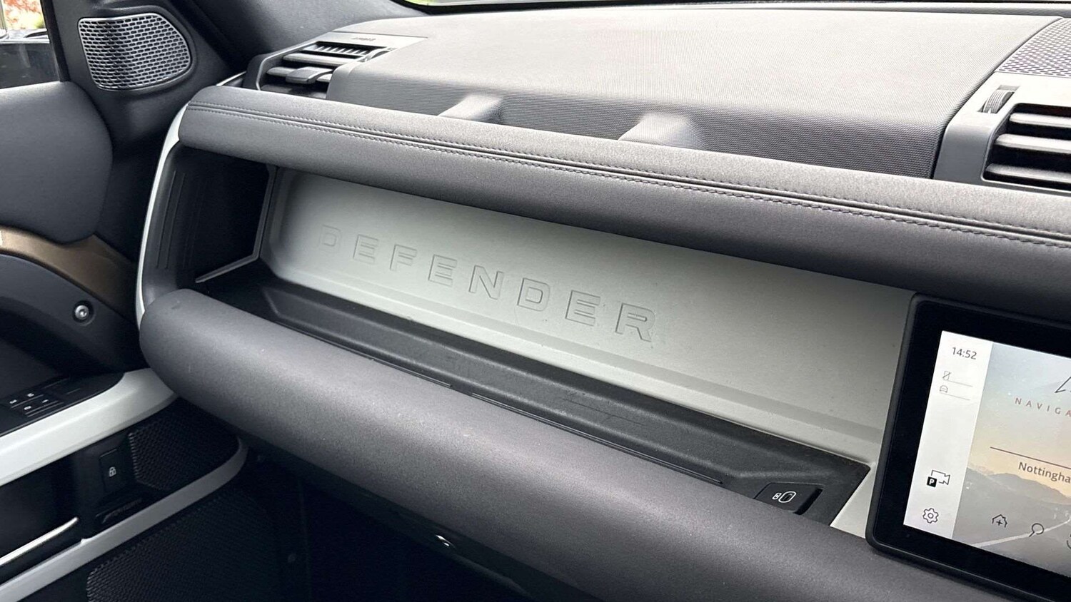 Used Land Rover Defender 2021 for sale - 77661118: Photo 27