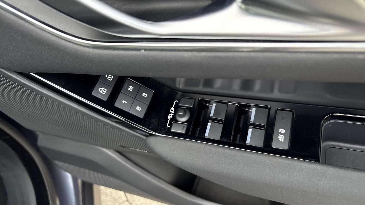 Used Land Rover Range Rover Velar 2023 for sale - 76967774: Photo 25