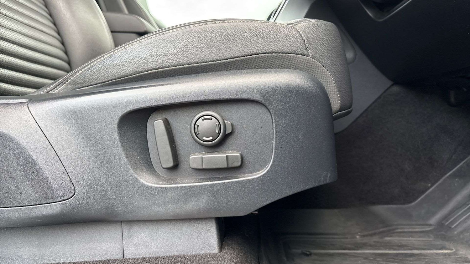 Used Land Rover Discovery 2021 for sale - 76435752: Photo 33