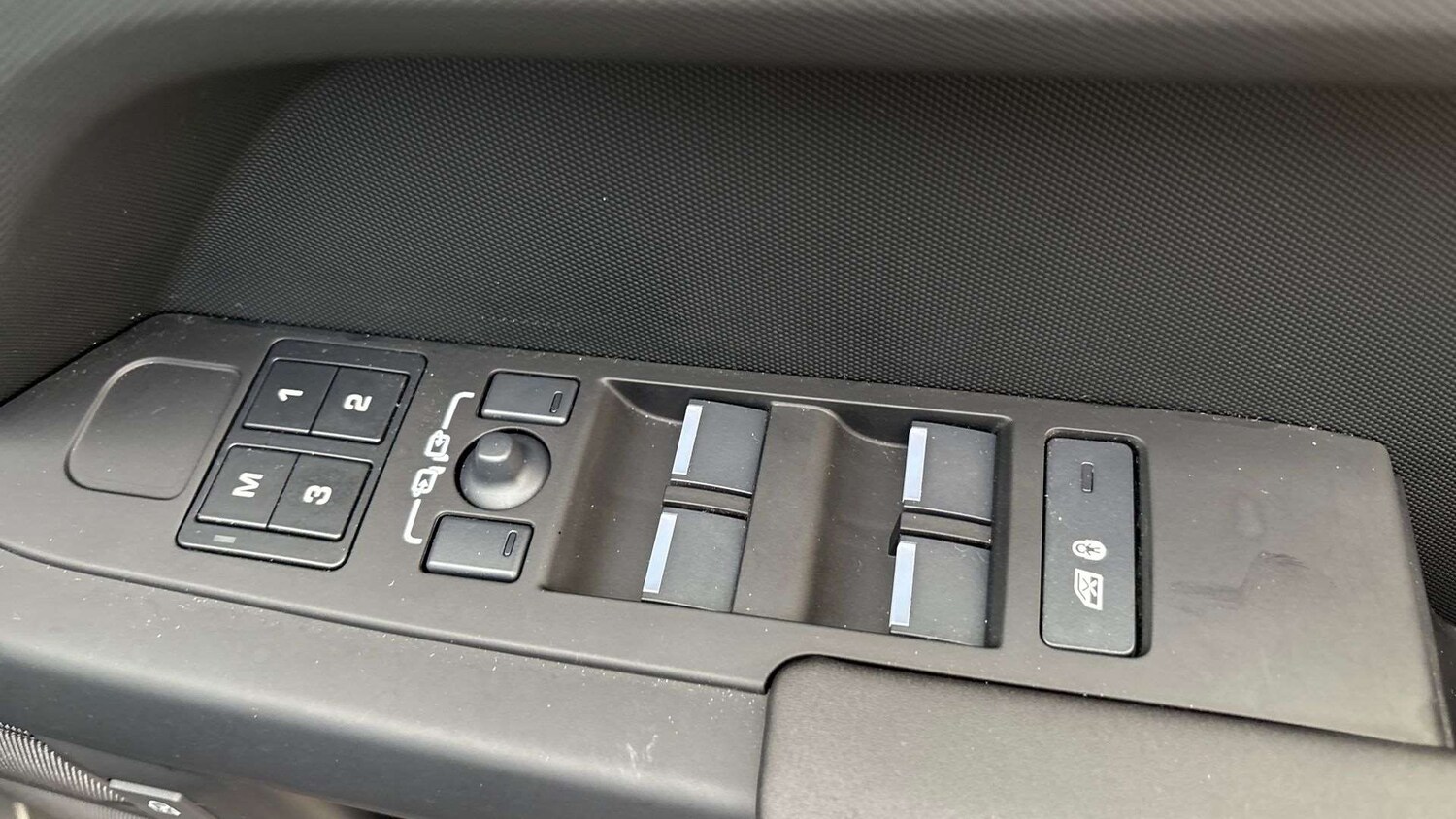 Used Land Rover Defender 2025 for sale - 77698739: Photo 25