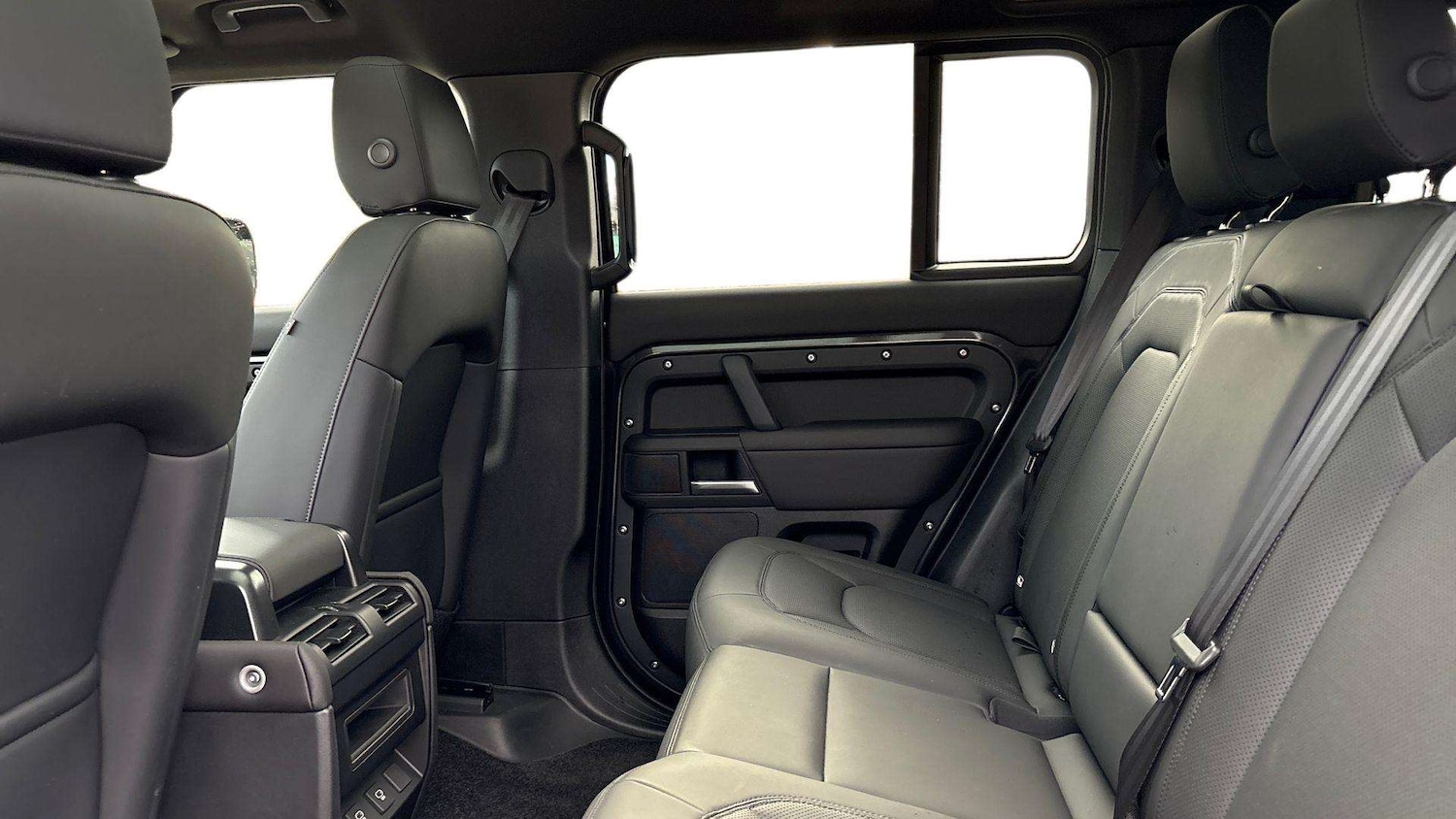 Used Land Rover Defender 2025 for sale - 77698739: Photo 4