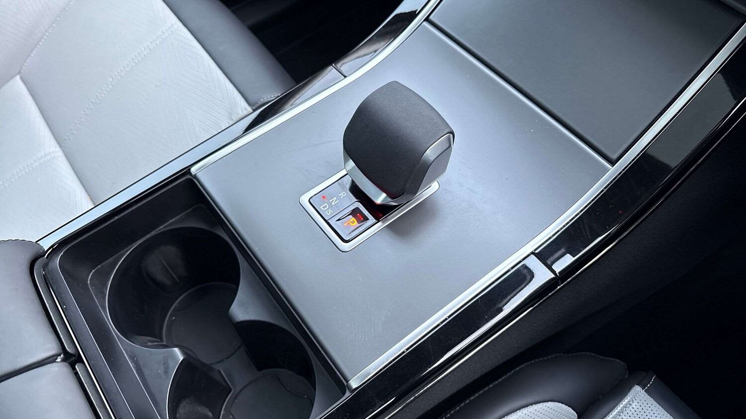 Used Land Rover Range Rover Velar 2024 for sale - 77011022: Photo 13