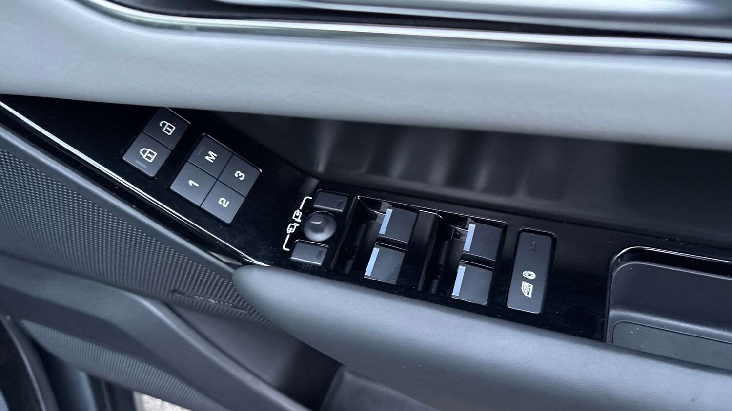 Used Land Rover Range Rover Velar 2024 for sale - 77011022: Photo 25