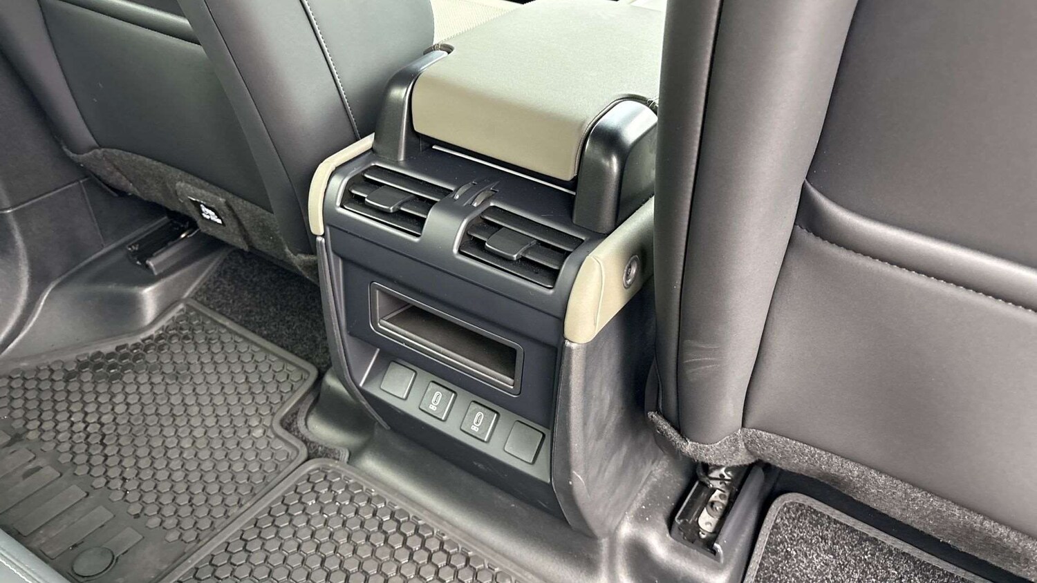 Used Land Rover Defender 2025 for sale - 77397811: Photo 18