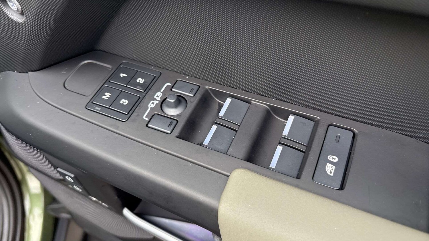 Used Land Rover Defender 2025 for sale - 77397811: Photo 25