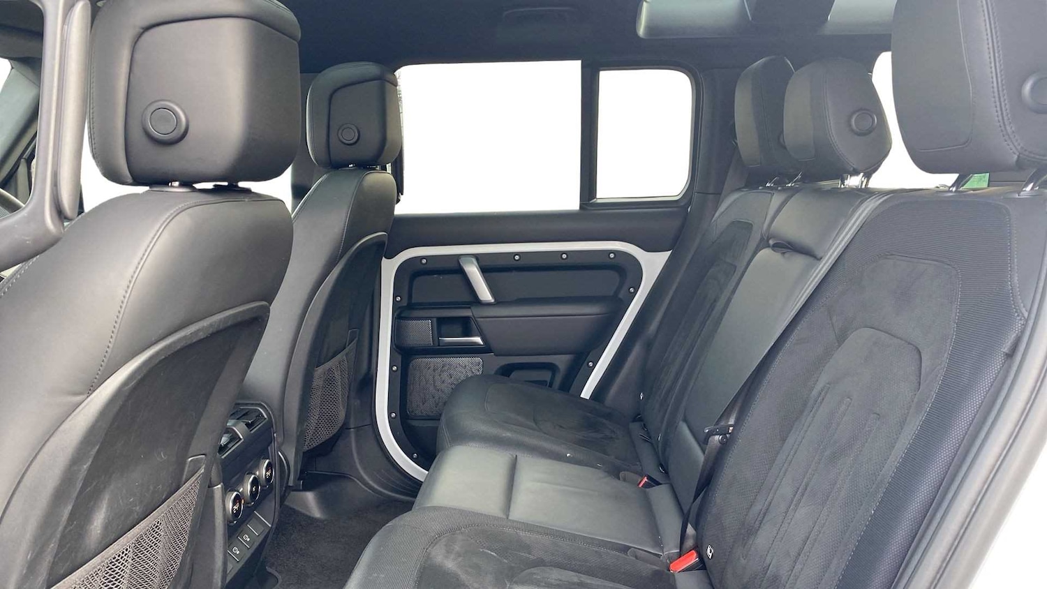 Used Land Rover Defender 2022 for sale - 76488178: Photo 4